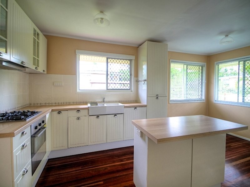3 Davies Street, Riverview QLD 4303