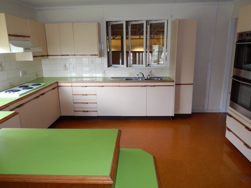 8 Raceview Street, Raceview QLD 4305