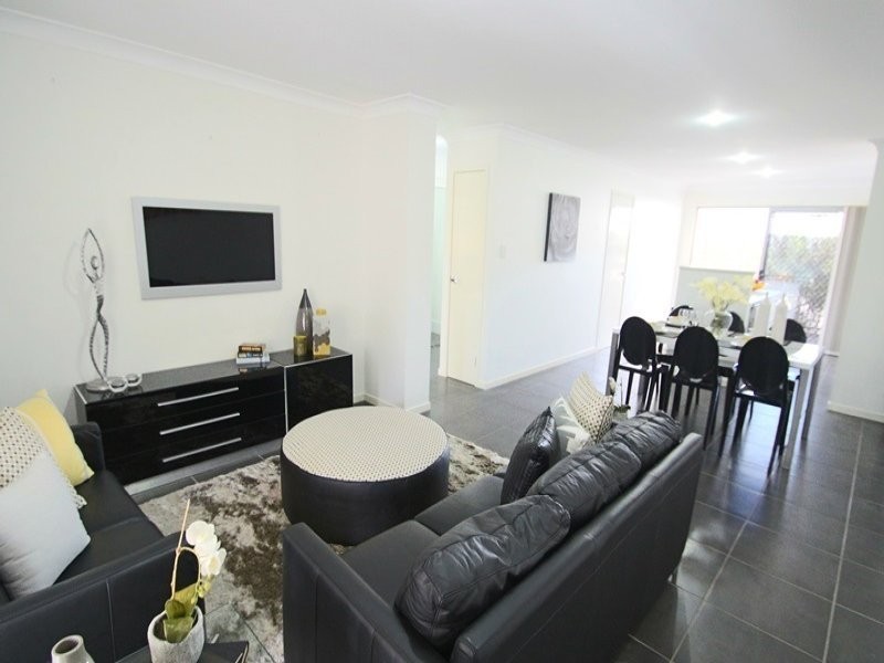 11 Creekside Drive, Springfield Lakes QLD 4300