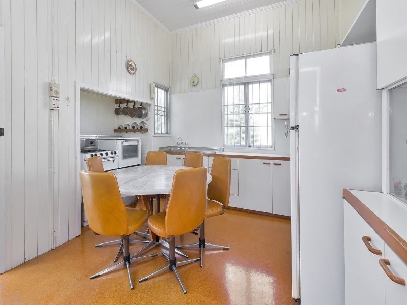 18 Frederick Street, Newtown QLD 4305