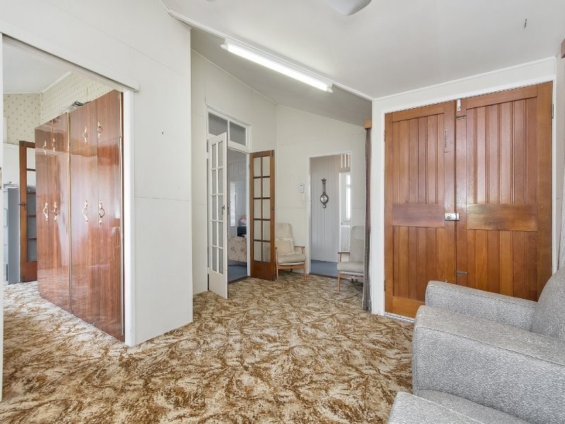 18 Frederick Street, Newtown QLD 4305