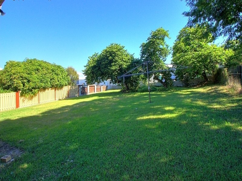 28 Chermside Road, Eastern Heights QLD 4305