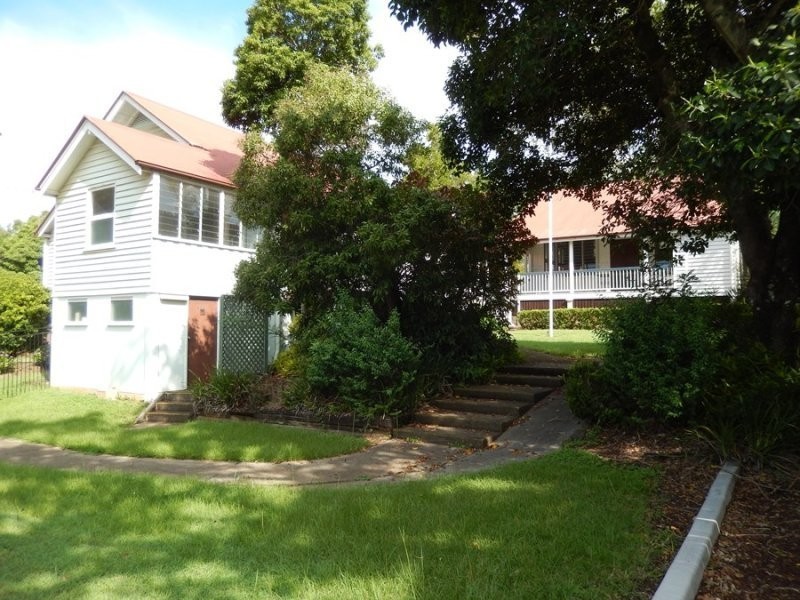 14 Hill Street, Blackstone QLD 4304