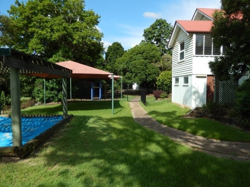 14 Hill Street, Blackstone QLD 4304