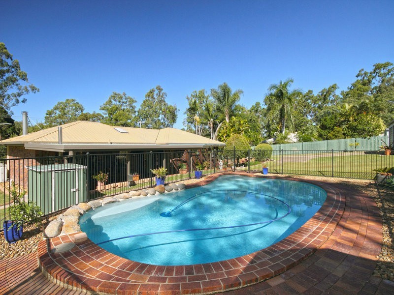 10 Noela Street, Karalee QLD 4306