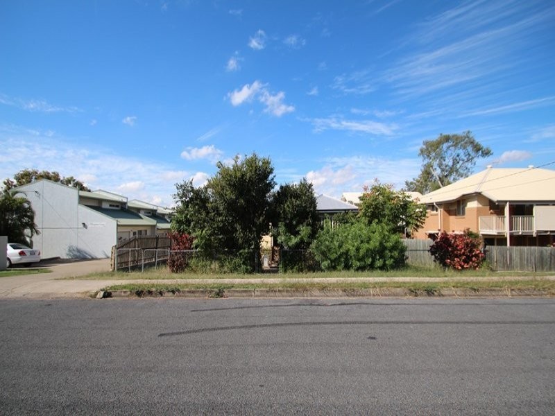 16 Macquarie Street, Booval QLD 4304
