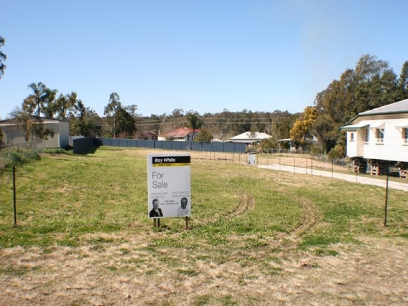 11 Johnston Street, Silkstone QLD 4304