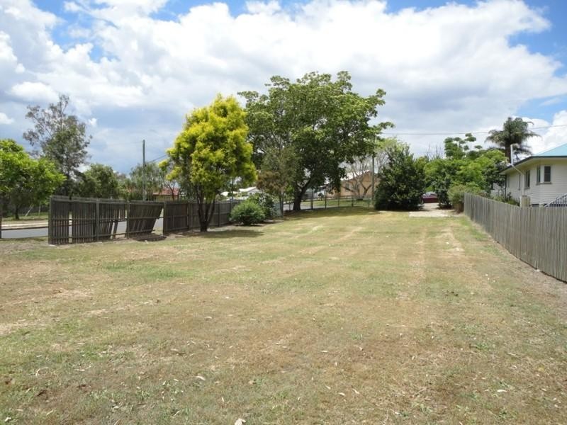 12 McNamara Street, Leichhardt QLD 4305