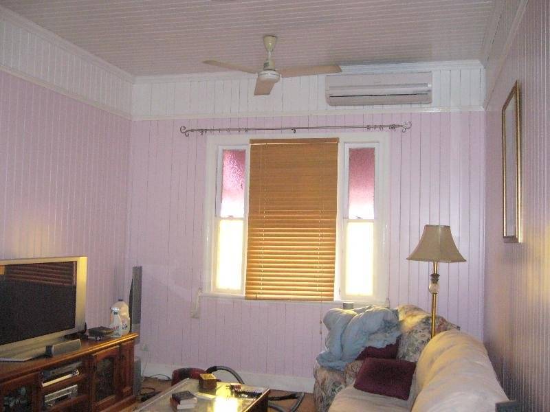 2 Advance Street, Newtown QLD 4305