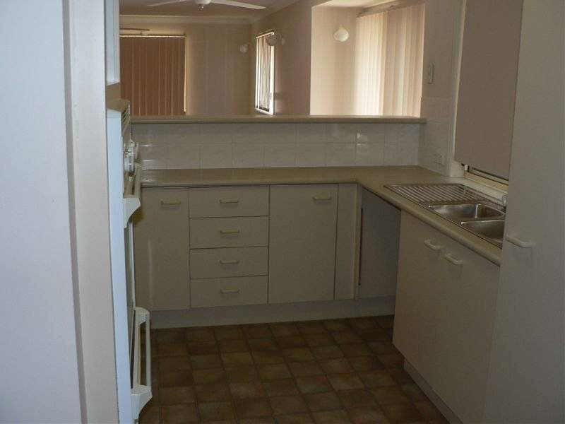 8 Willowtree Drive, Flinders View QLD 4305