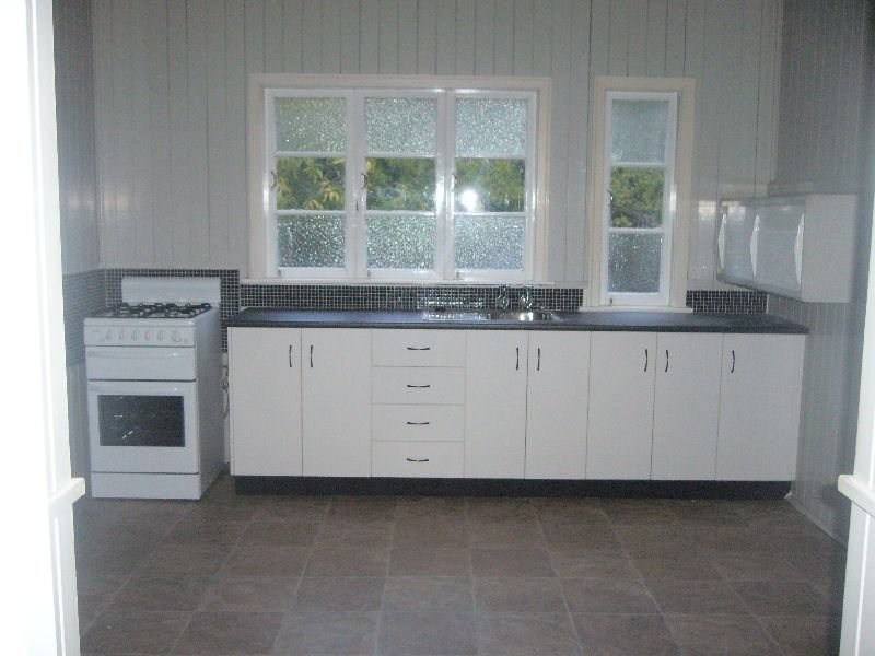 1 Brisbane Road, Newtown QLD 4305