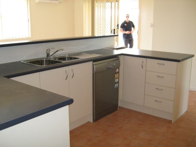 18 Travis Street, Yamanto QLD 4305