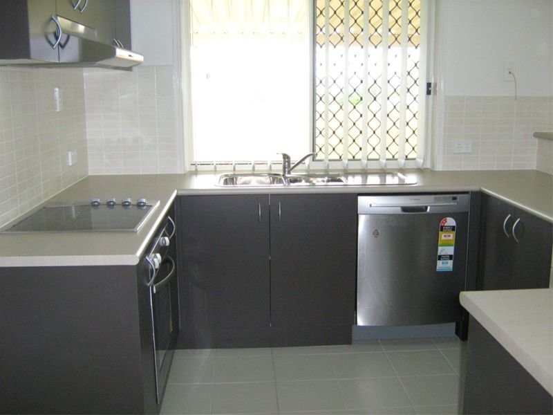 34 Angela Place, Yamanto QLD 4305