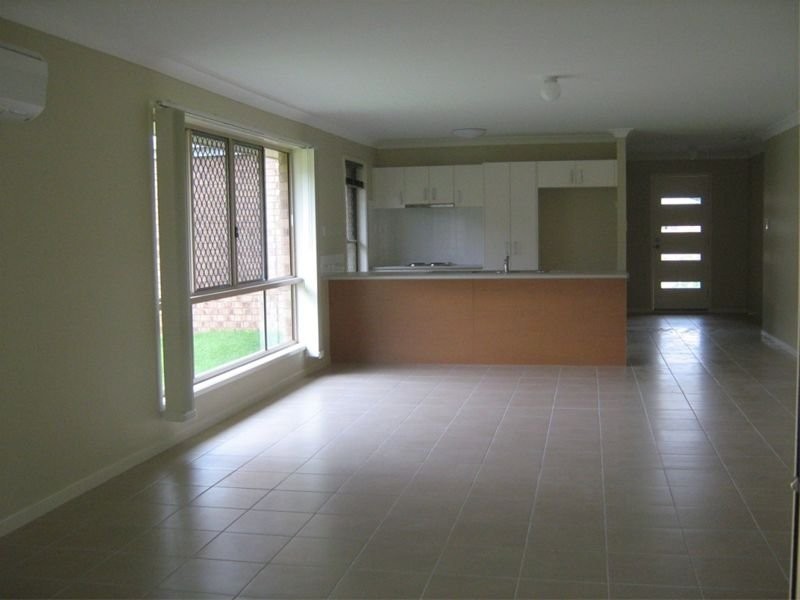 12 Burswood Close, Wulkuraka QLD 4305