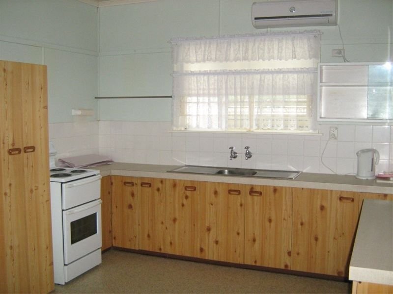 127 Blackstone Road, Silkstone QLD 4304