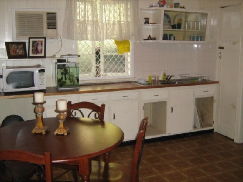 121 Glebe Road, Silkstone QLD 4304