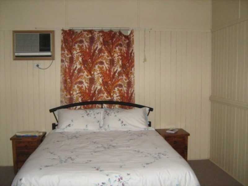 121 Glebe Road, Silkstone QLD 4304