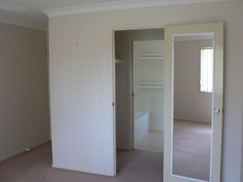 8 Willowtree Drive, Flinders View QLD 4305