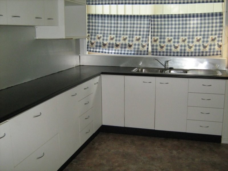 26 Queen Street, Blackstone QLD 4304