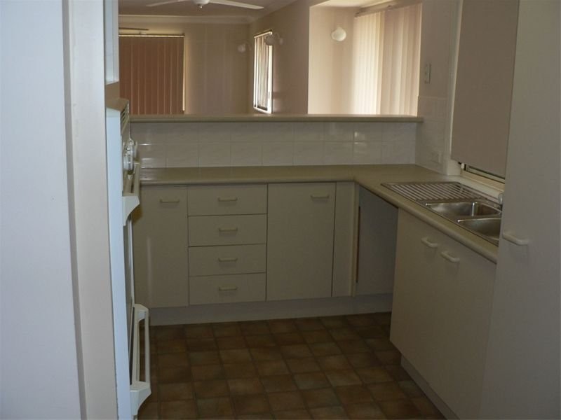 8 Willowtree Drive, Flinders View QLD 4305