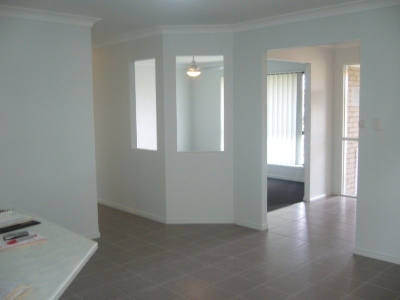 8 Jene Court, Flinders View QLD 4305