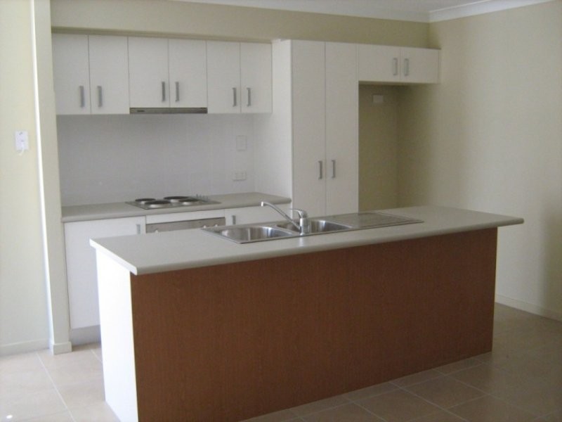 18 Burswood Close, Wulkuraka QLD 4305