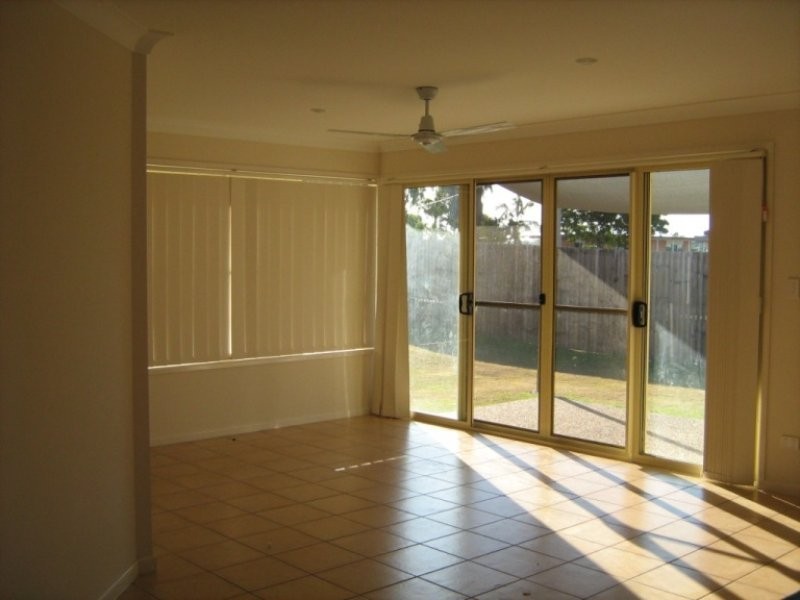 1 Tea Tree Place, Raceview QLD 4305