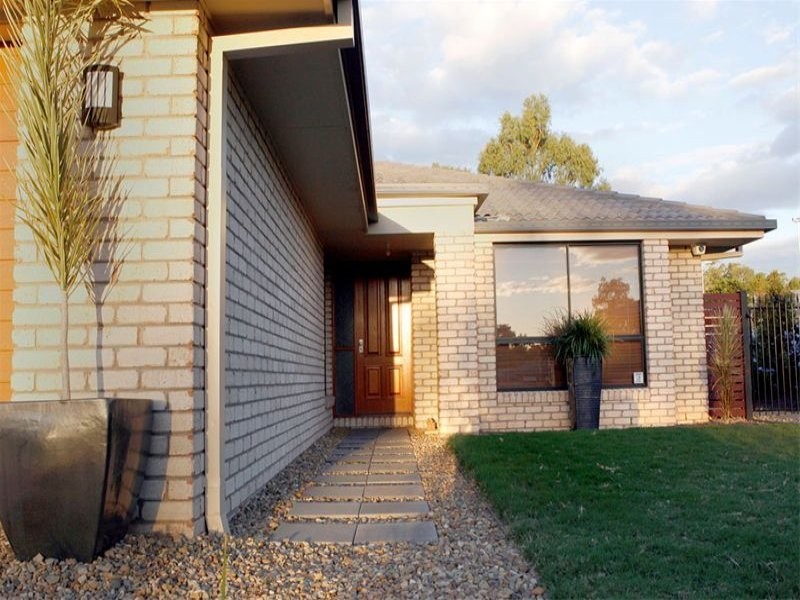 30 Kathleen Place, Yamanto QLD 4305