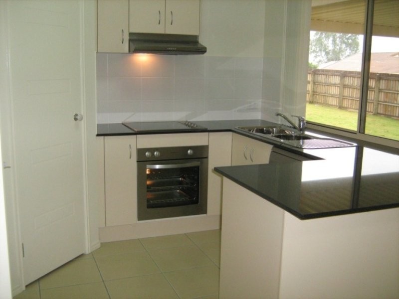 11 Jene Court, Flinders View QLD 4305