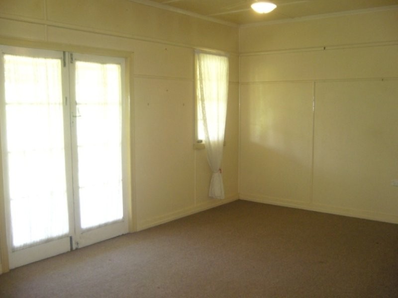 2 Lion Street, Ipswich QLD 4305