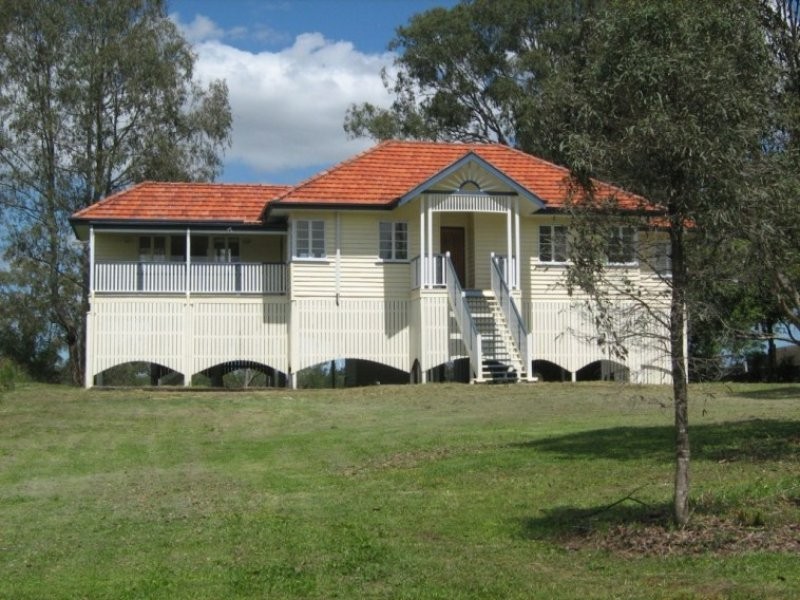 16 Burke Street, Barellan Point QLD 4306