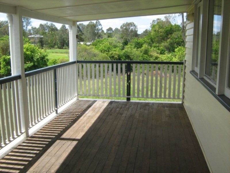 16 Burke Street, Barellan Point QLD 4306