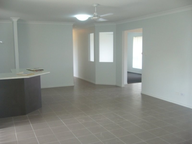 8 Jene Court, Flinders View QLD 4305