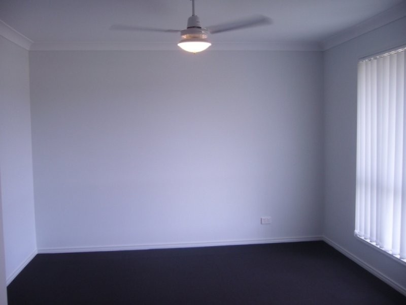 8 Jene Court, Flinders View QLD 4305