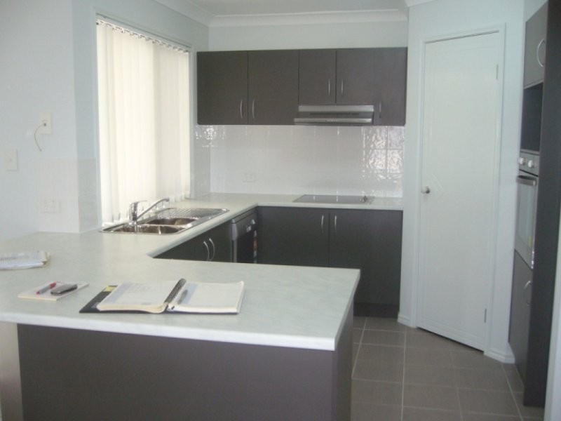 8 Jene Court, Flinders View QLD 4305