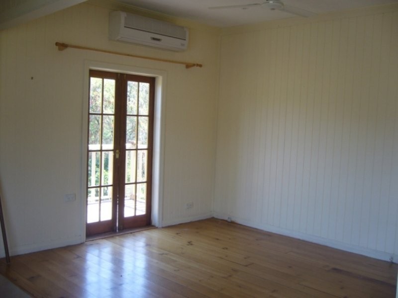 42 Barclay Street, Bundamba QLD 4304