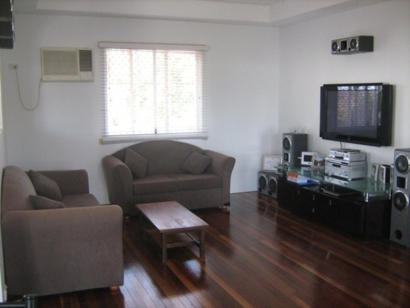 1 Vivian Street, Eastern Heights QLD 4305