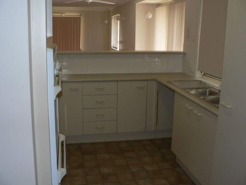 8 Willowtree Drive, Flinders View QLD 4305