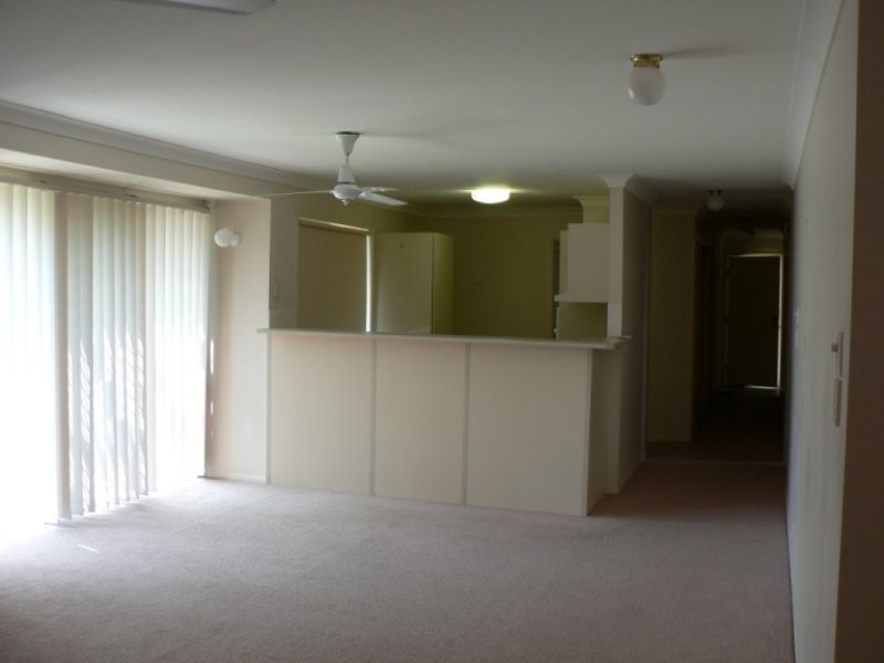 8 Willowtree Drive, Flinders View QLD 4305