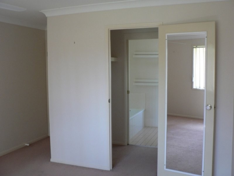 8 Willowtree Drive, Flinders View QLD 4305