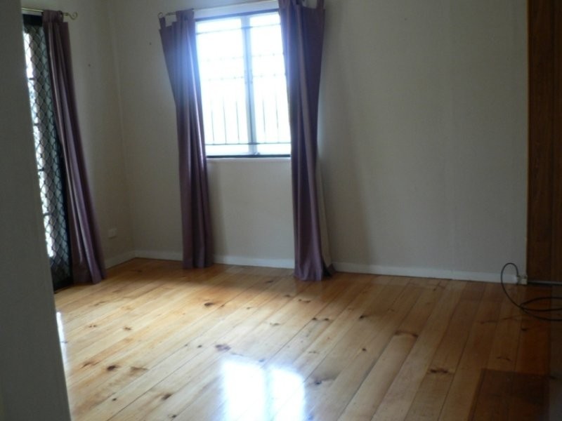 14 Cameron Street, Brassall QLD 4305