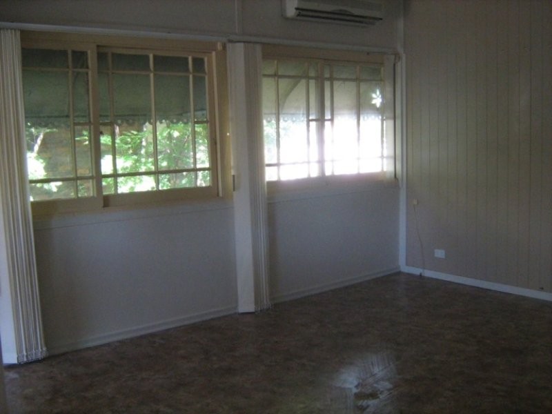 26 Queen Street, Blackstone QLD 4304