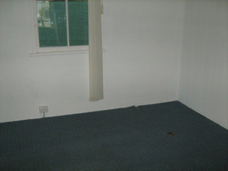 26 Queen Street, Blackstone QLD 4304