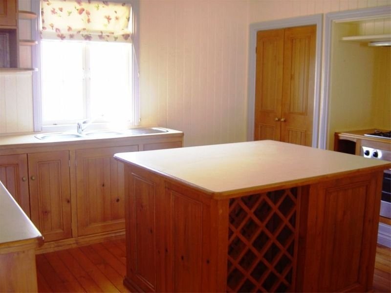 1 Karragaroo Street, Eastern Heights QLD 4305