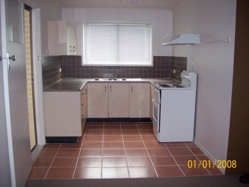 6 Winifred Street, North Booval QLD 4304