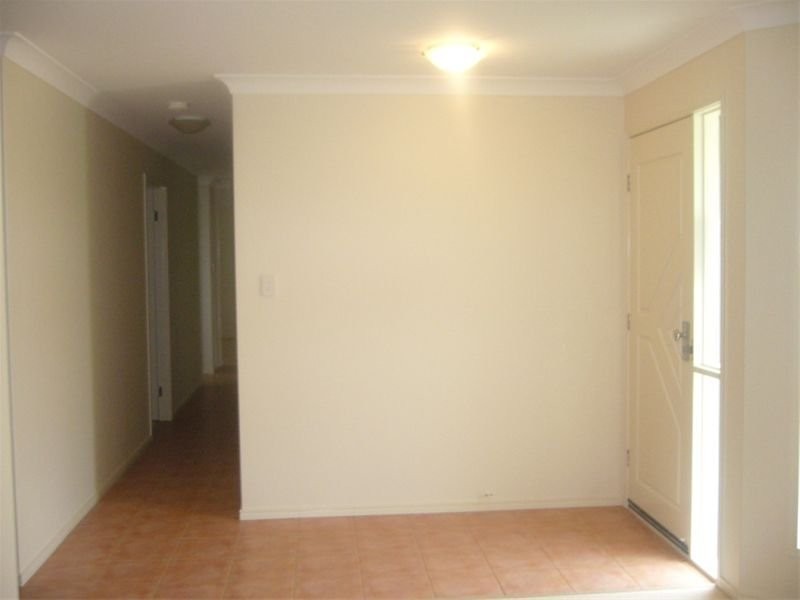 18 Travis Street, Yamanto QLD 4305