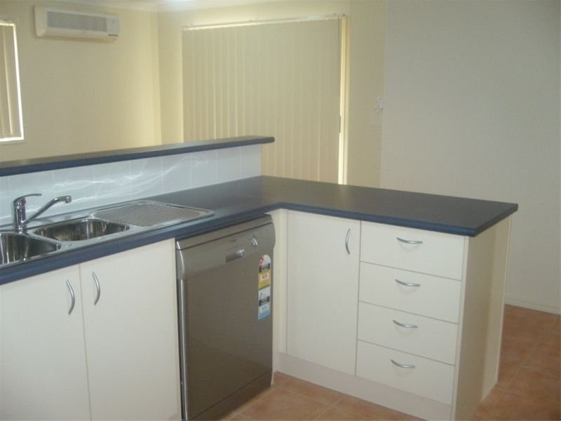 18 Travis Street, Yamanto QLD 4305