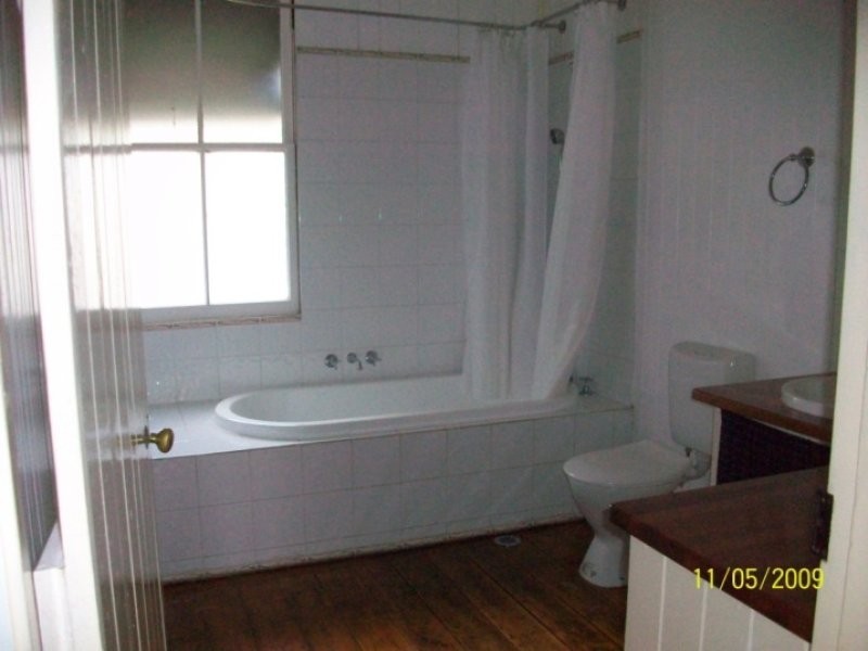 , 30 Alice Street, Silkstone QLD 4304