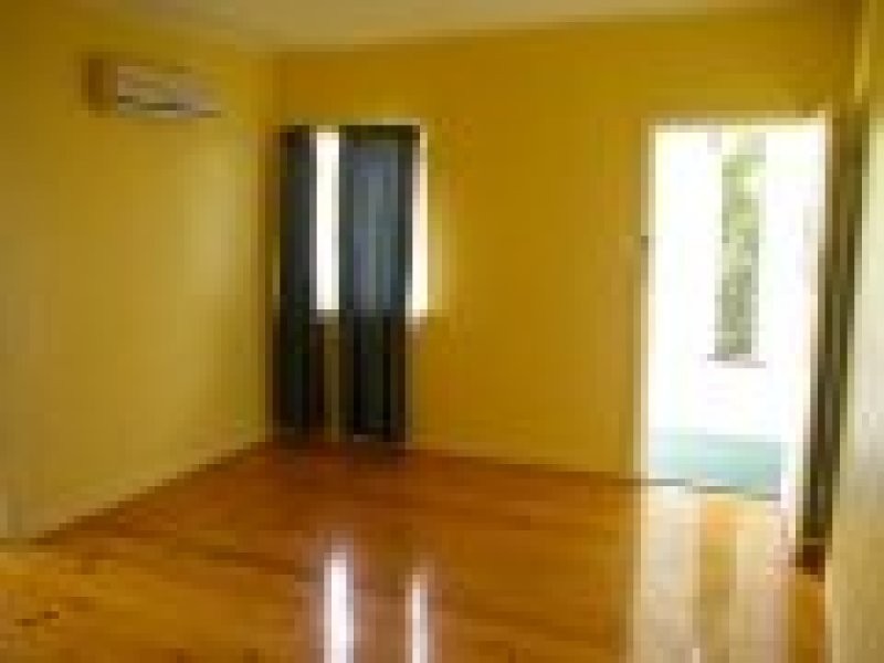 ,190 Glebe Road, Booval QLD 4304