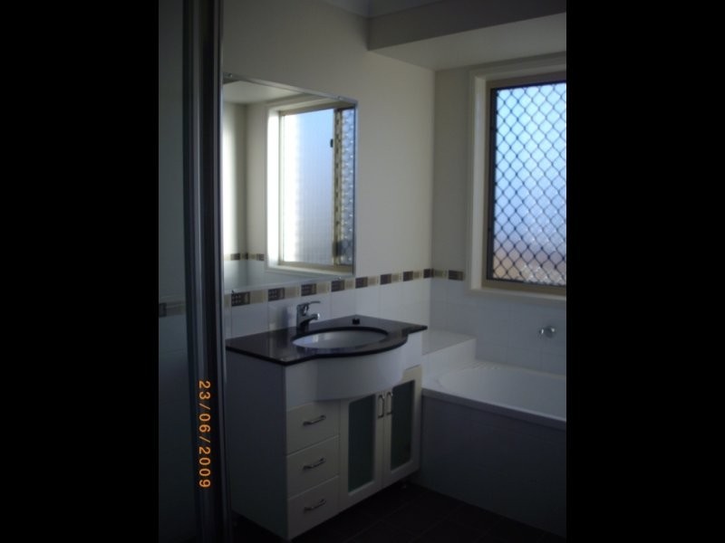 14 Benjamin Court, Yamanto QLD 4305